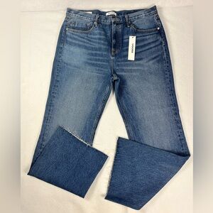 Vigoss Royce Flare bottom Jeans• Women’s Size 32- New